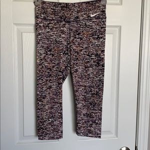 Medium Nike knee length leggings